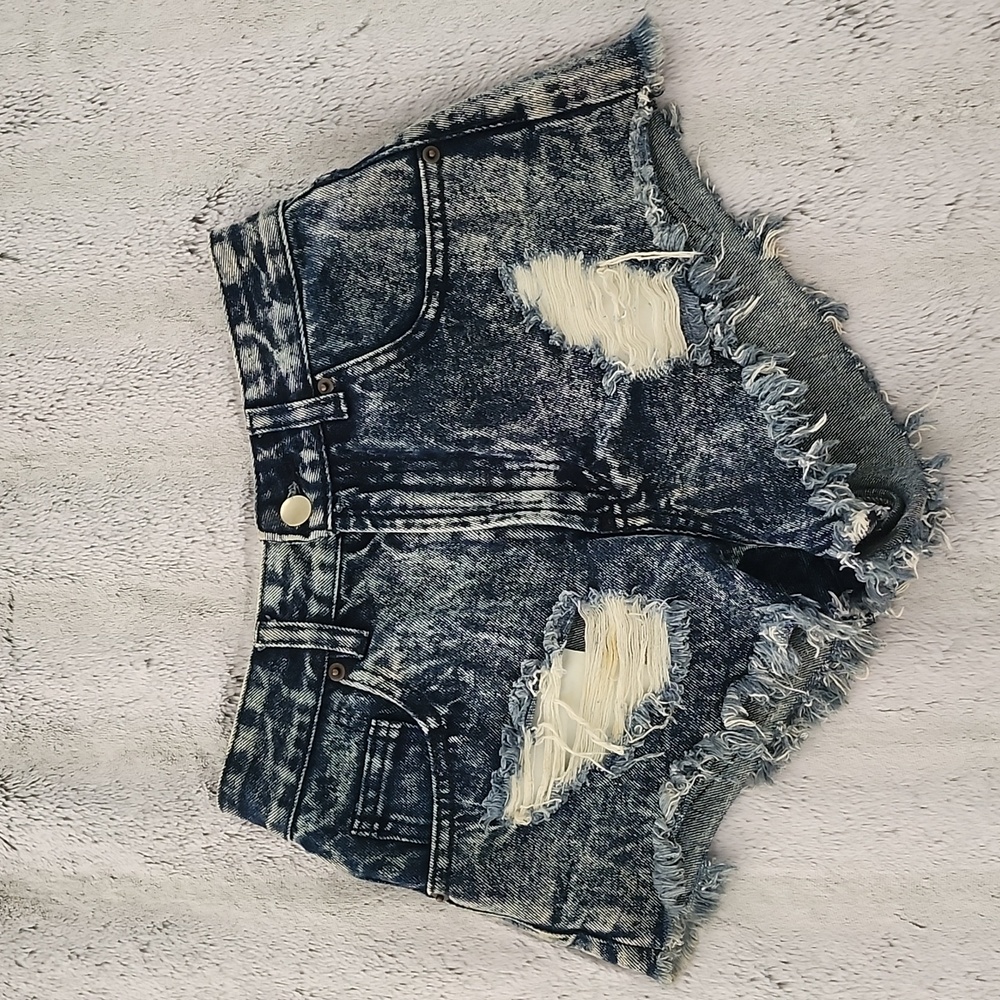 Women's Distressed Denim Short  Used Size US 25